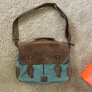 Excellent quality canvas and leather messenger bag with 2 front pockets